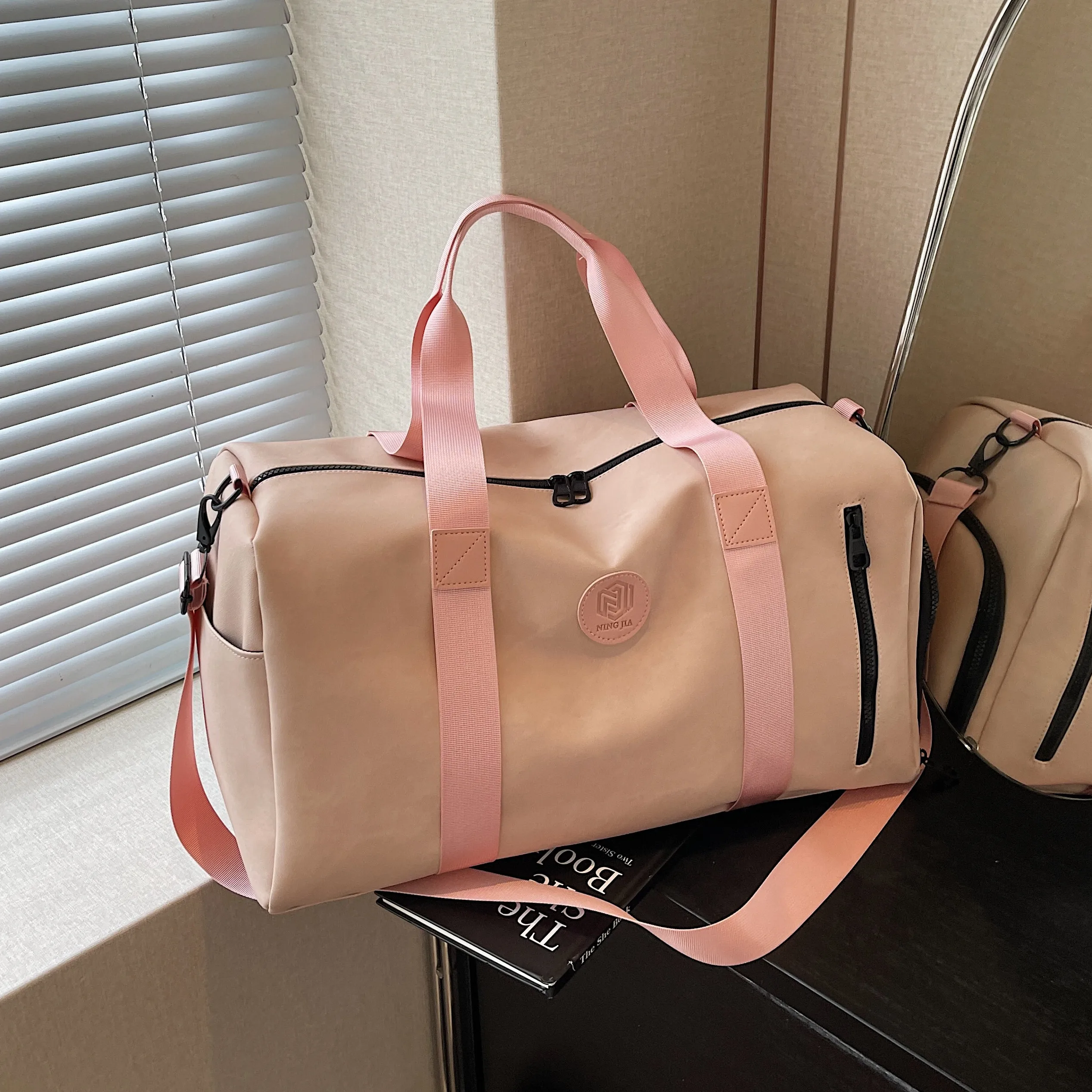 large-capacity-shoulder-bag-women's-travel-bag-handheld-fitness-bag-lightweight-luggage-bag-for-business-trips-and-short-trips
