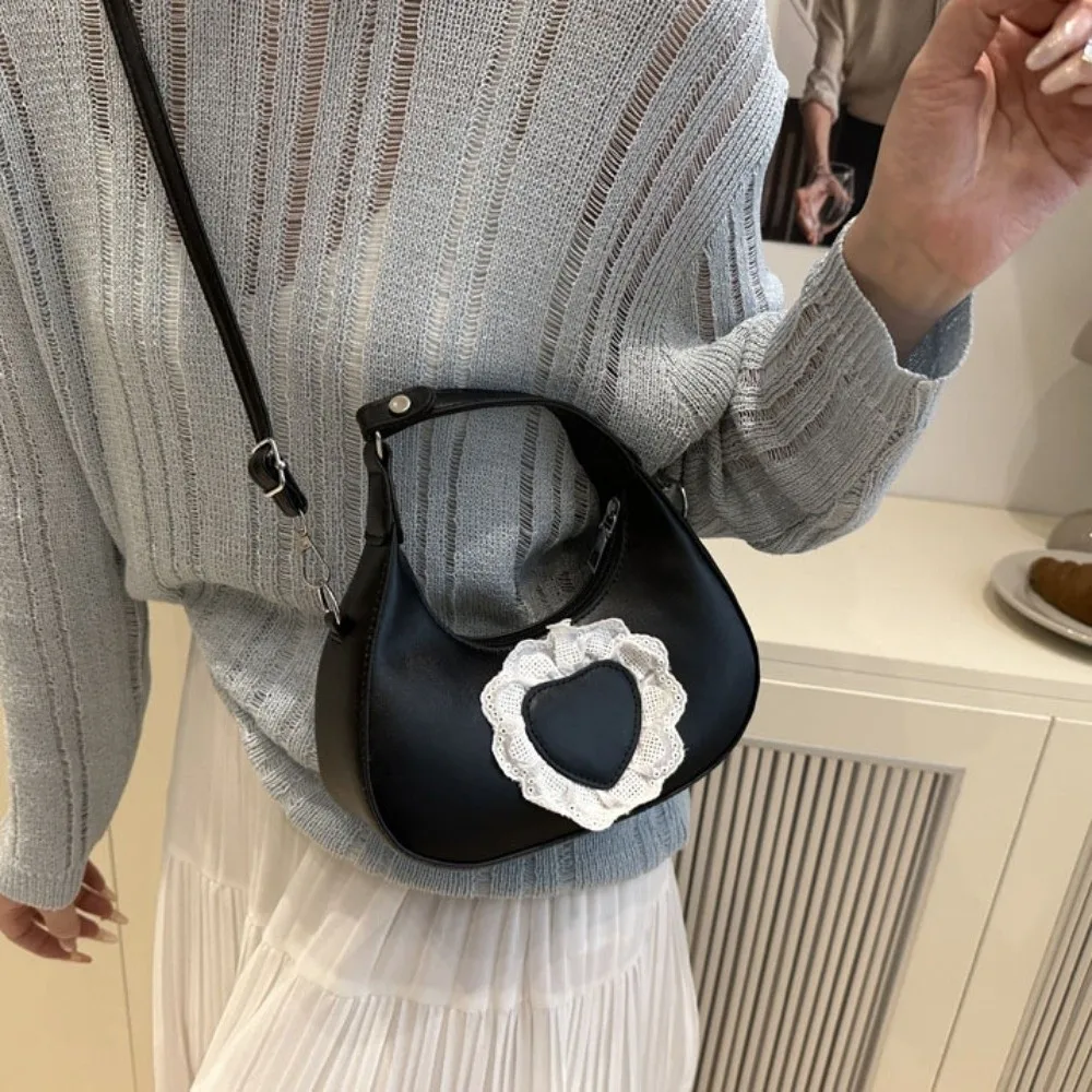 

Portable Solid Color Love Heart Crossbody Bag PU Leather Handbag Shoulder Bag Korean Style Large Capacity Crescent Bag Travel