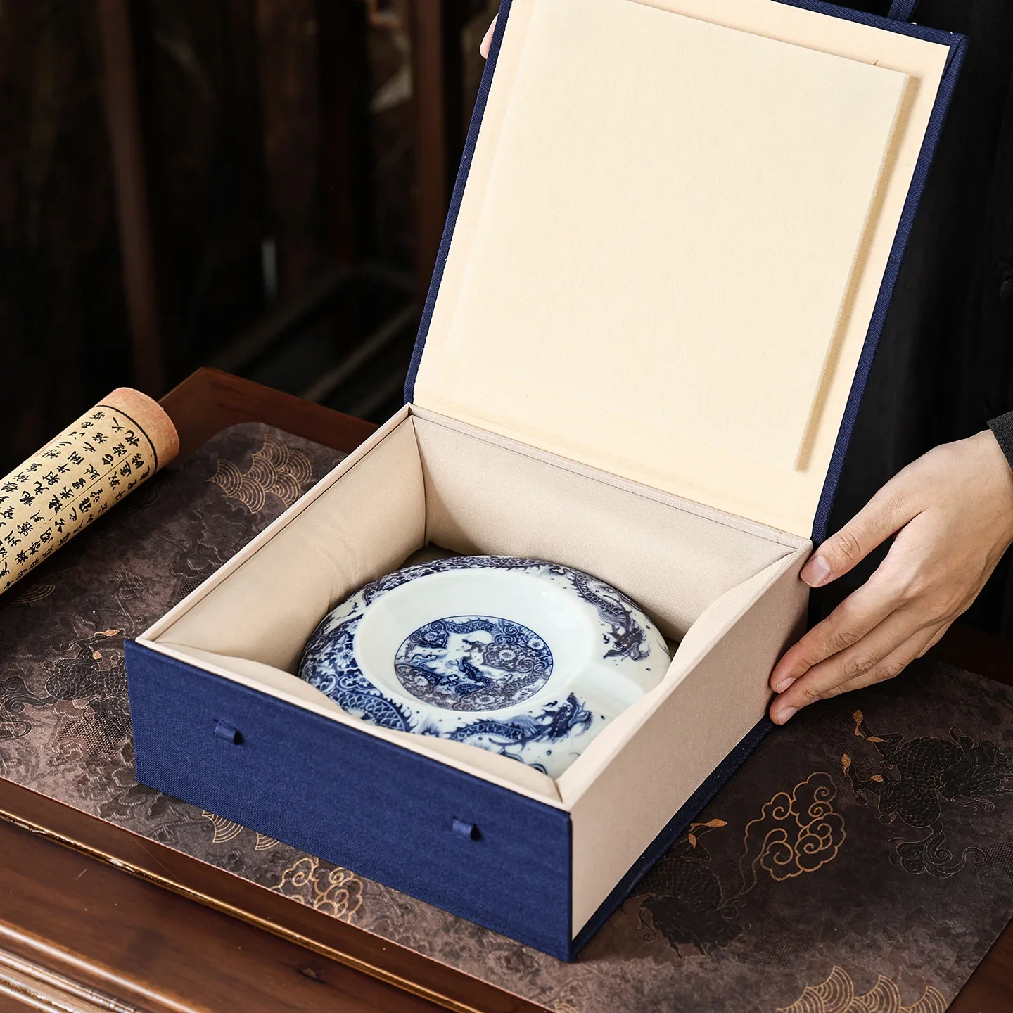 DSA blue and white dragon pattern cigar tank household living room ceramic ashtray living room large household coffee table