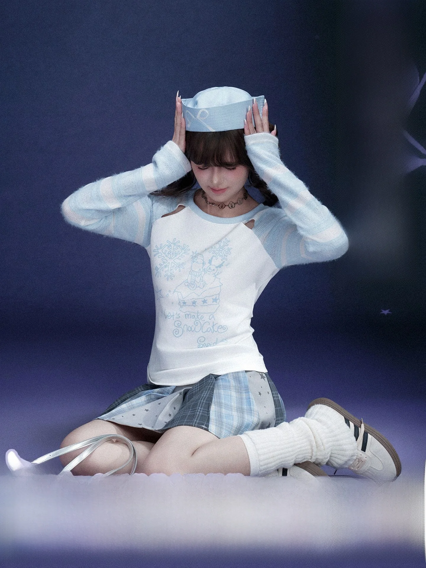 

Футболка SagiDolls для девочек, мягкая, уютная, с принтом снеговика в сине-белую полоску, милая, приталенная, весенняя, хлопковая