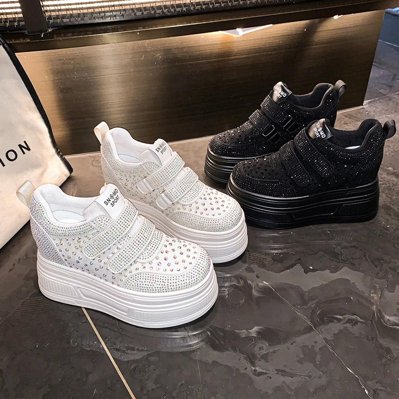 

Новые осенние женские туфли для скейтборда с блестящими кристаллами, дышащие кожаные туфли на высокой платформе 10 см, кроссовки на танкетке, вулканизированные белые туфли