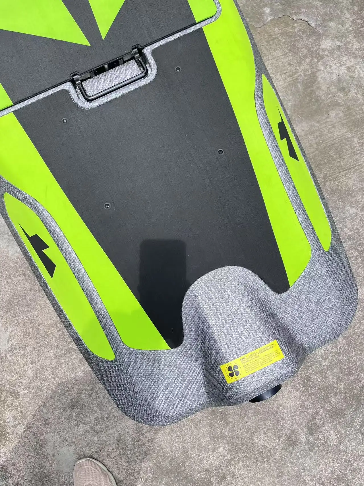 معدات الرياضات المائية المتخصصة، ألواح ركوب الأمواج الكهربائية عالية السرعة والتثبيت، زلاجات مائية واقفة ولوح مجداف