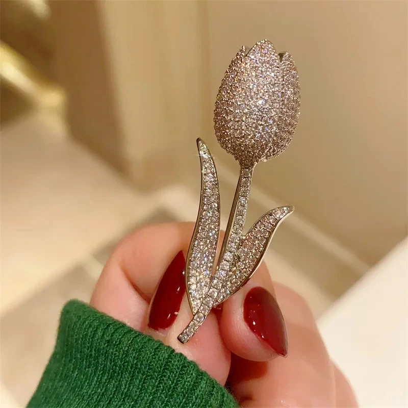 2024 New Full of Rhinestone Tulip Flower Brooch Vintage Fashion Design Clothing Ladies Brooch Metal Lapel Pin Accessories