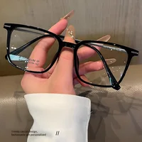 Montura de gafas ópticas cuadradas TR90 para hombre, patas flexibles ultraligeras de titanio β, diseño antideslizante para trabajo y eventos sociales JC82015