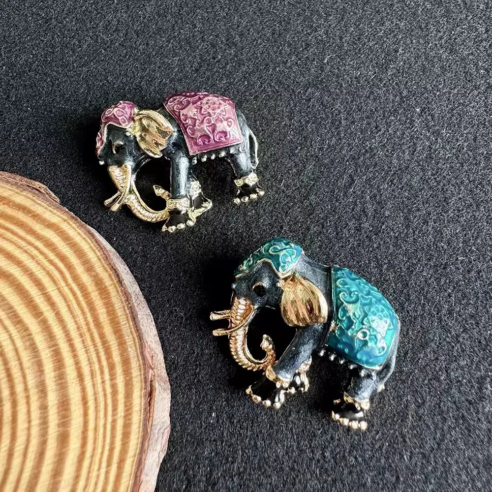 Hot Selling New Exotic 4 Colors Enamel Elephant Brooches Female Clothing Accessories Lovely Animal Corsage Lapel Pin Brooch