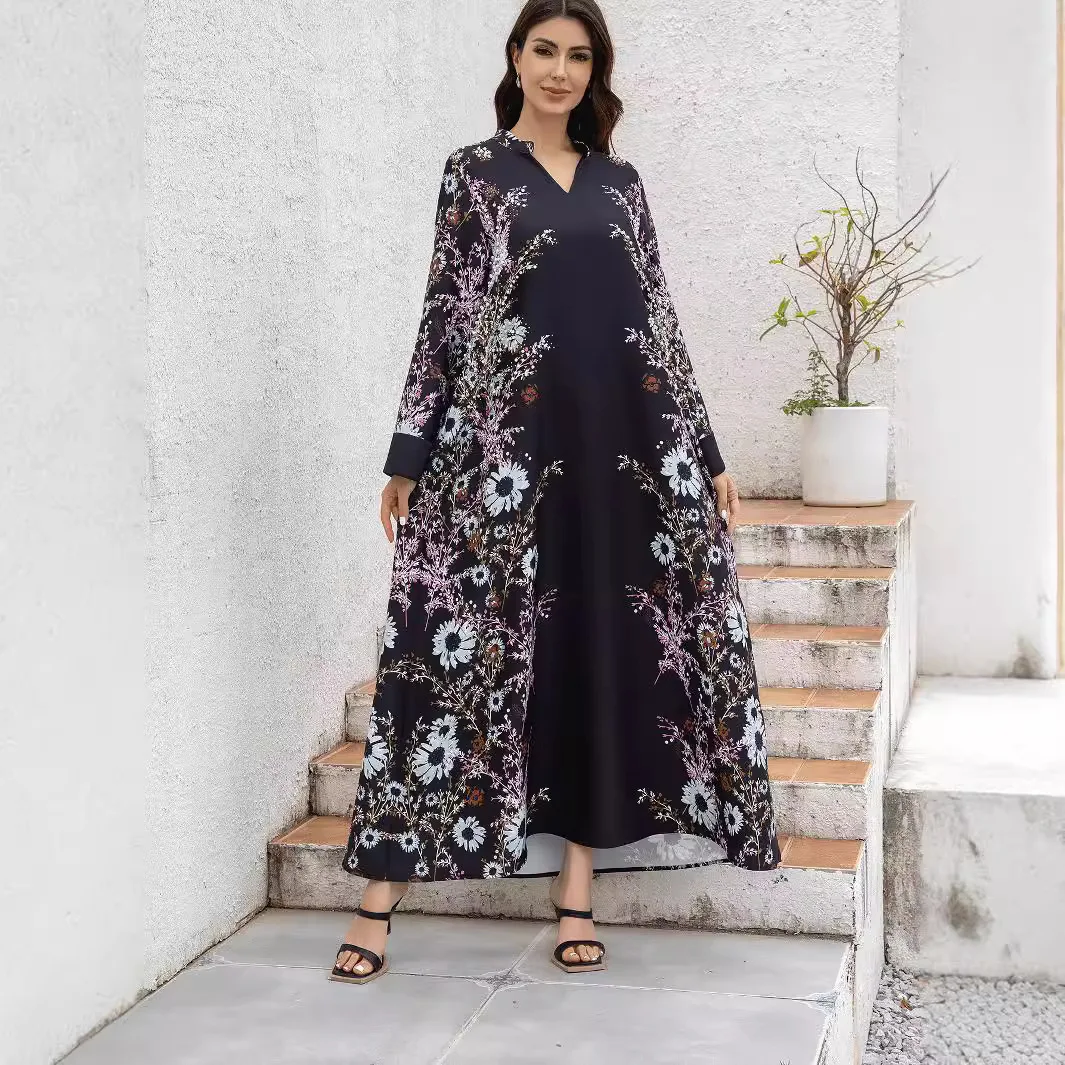 

Middle Eastern Muslim women's abaya. It is a V-neck dress with European and American style prints and diamond inlays. S-XXL