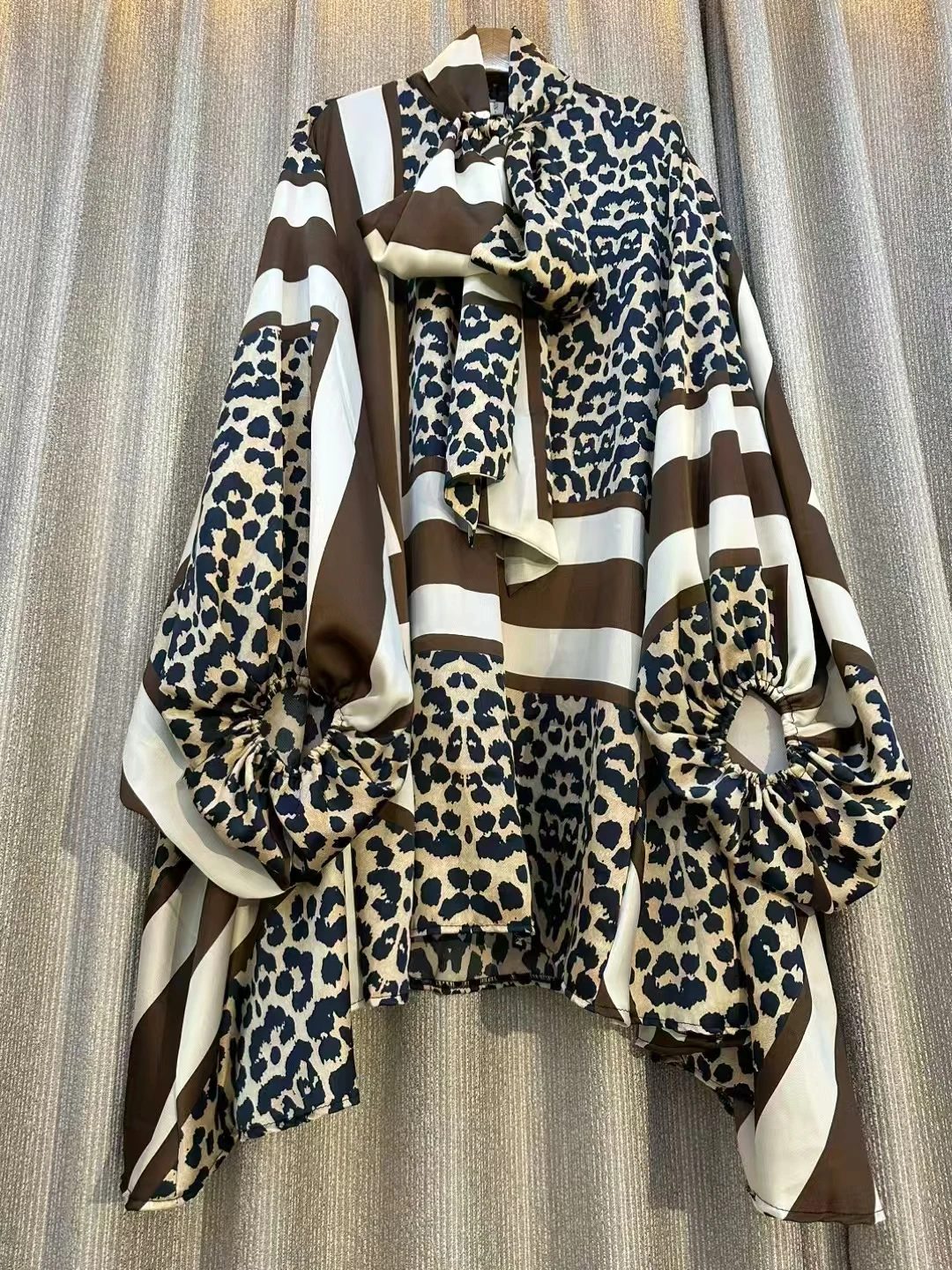 New Asymmetric Chic Fashion Runway Autumn Lace-up Print Casual Blouses Women Bow Elegant Long Sleeve Vintage Loose Clothing