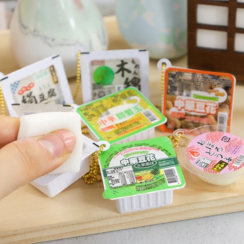 Llavero de tofu japonés y pudín chino, simulación de comida, con música y alivio del estrés, decoración para bolso, colgante lindo, juguete divertido