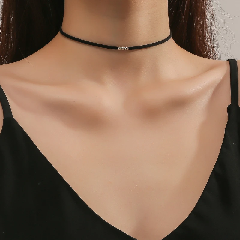 Vintage Black Velvet Chokers Necklaces for Women Girls Retro Simple Collar Clavicle Necklaces Wedding Party Fashion Jewelry Gift - view 2