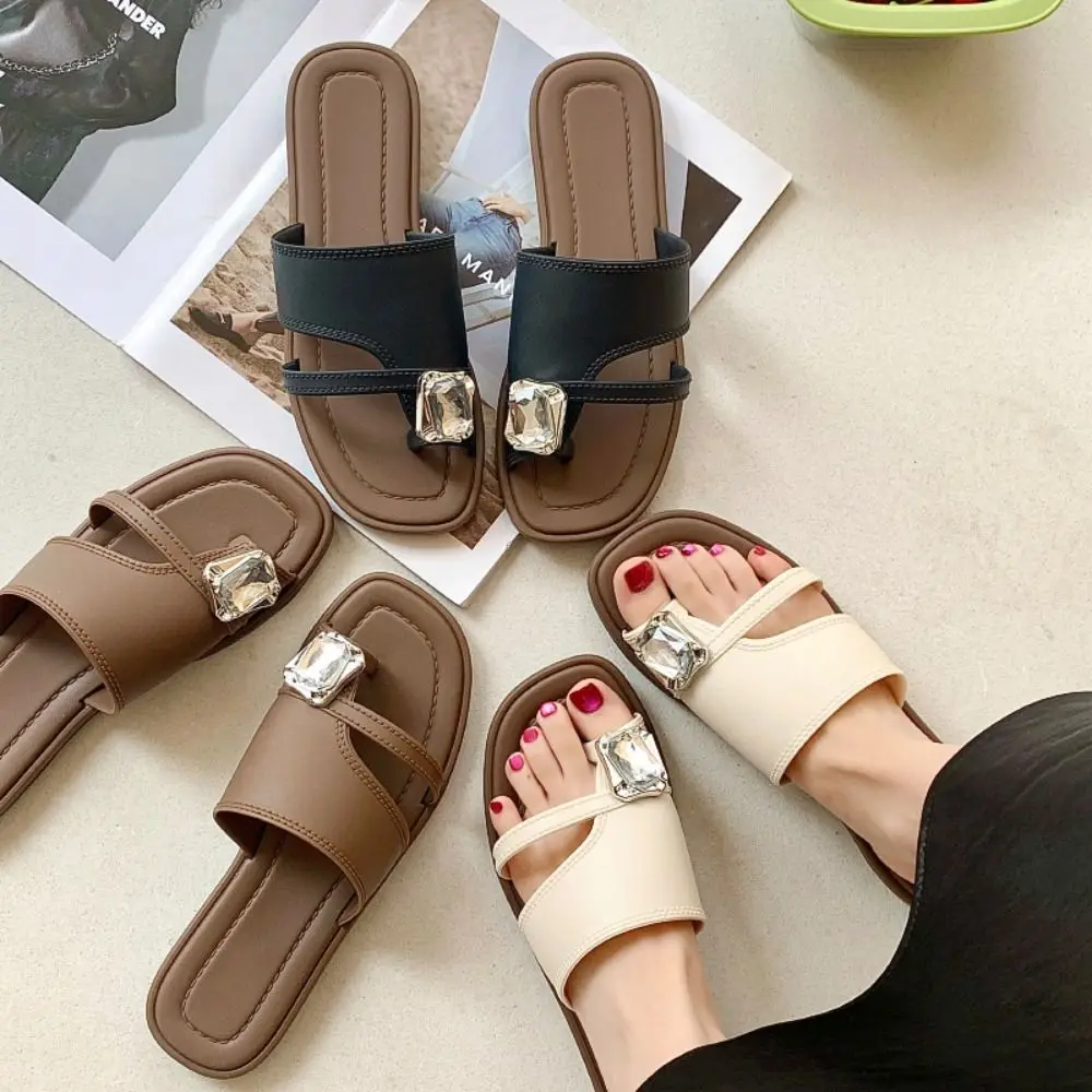 صنادل ريترو PU سهلة الارتداء، صنادل صيفية مضادة للانزلاق، شباشب متعرجة في الهواء الطلق