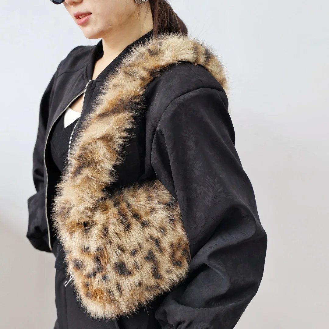 Y2K Trendige Plüsch-Unterarmtasche Damen Herbst-Winter Mode Einzelhandtasche Leopardenmuster-Tasche für Streetstyle – Detail 24