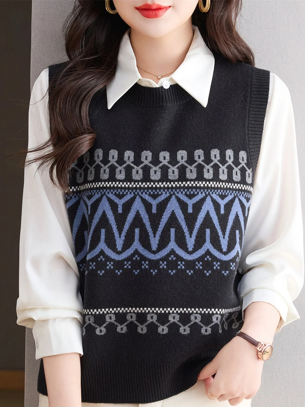 

Весенняя модная вязаная кофта с V-образным вырезом для женщин среднего и старшего возраста, свободного кроя, универсальная, с вышивкой