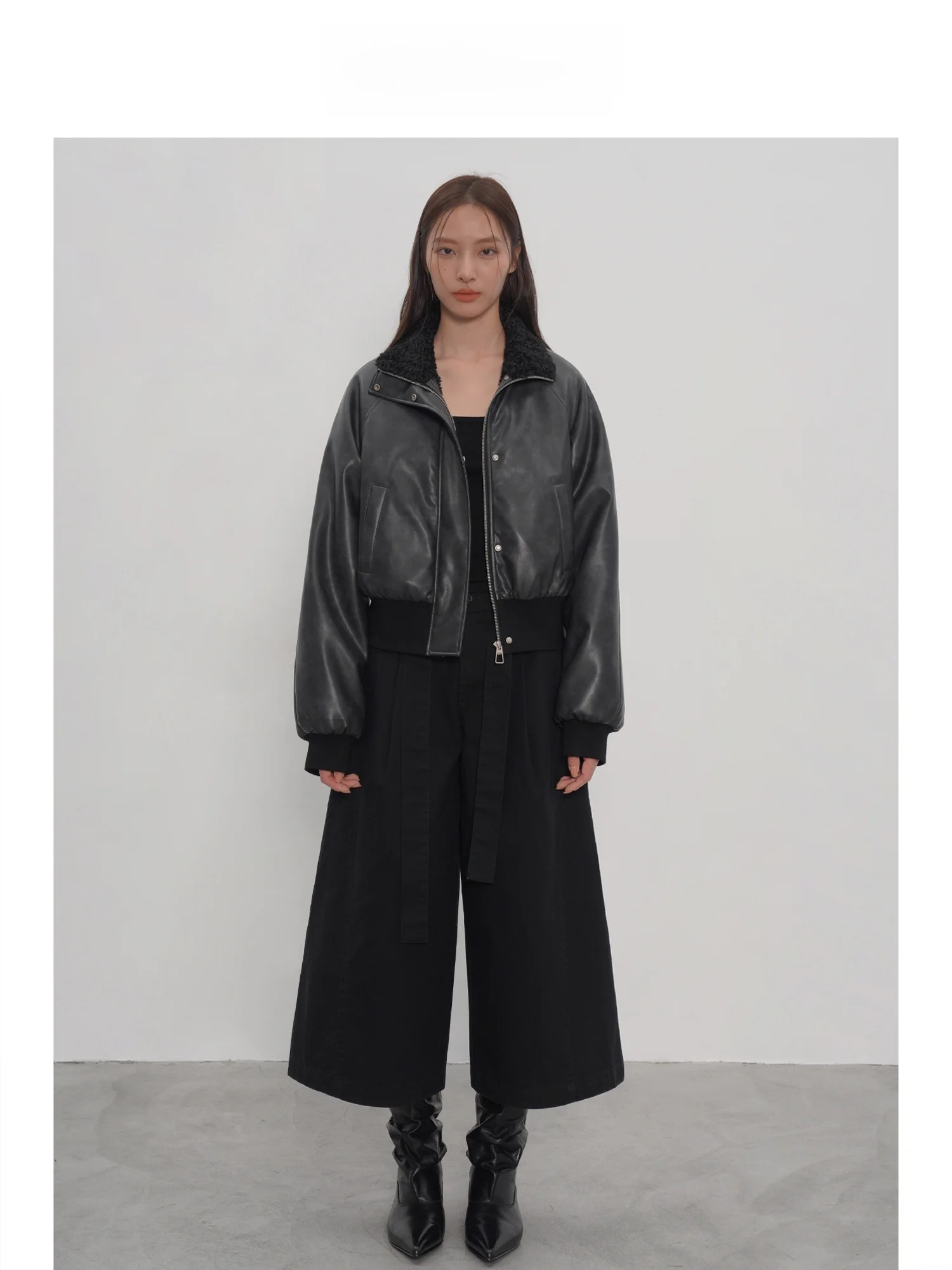 EIGHTHMONTH 黒フリース裏地ショートレザージャケット女性のルーズフィットカジュアルスタイル秋冬新着 PU レザーコート