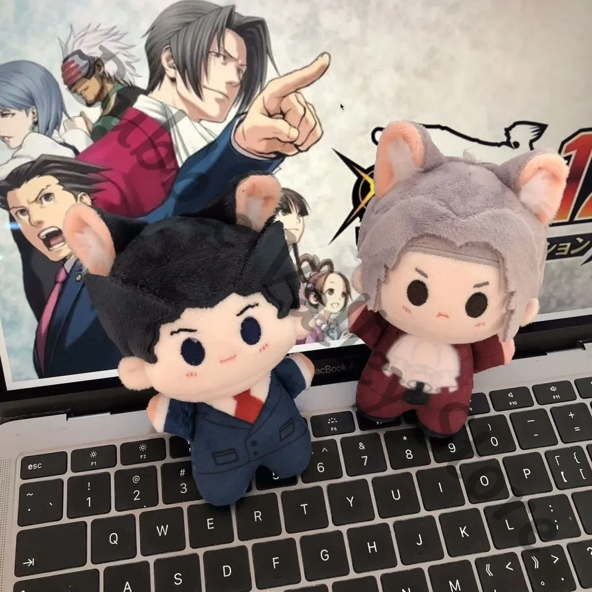 

Anime Ace Attorney Phoenix Wright Miles Edgeworth Cosplay Cartoon Fluffy Printing Body Puppet Maumet Keychain Adorn Xmas Gift