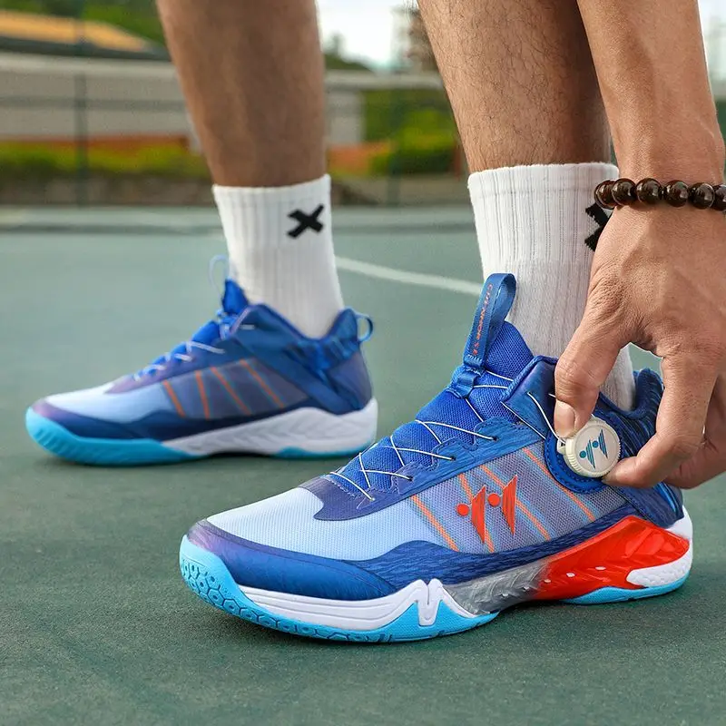 Hot New Unisex Lightweight Badminton Shoes Couple Badminton Training Shoes Comfortable Sports Shoes Very Good