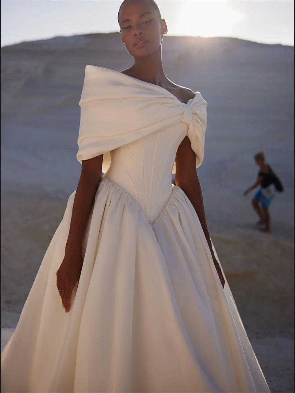 

Customized Sexy Ivory Satin Wedding Dress Classic Sweetheart Sleeveless Bridal Gowns Dreamy A-Line Court Train Vestido De Novia