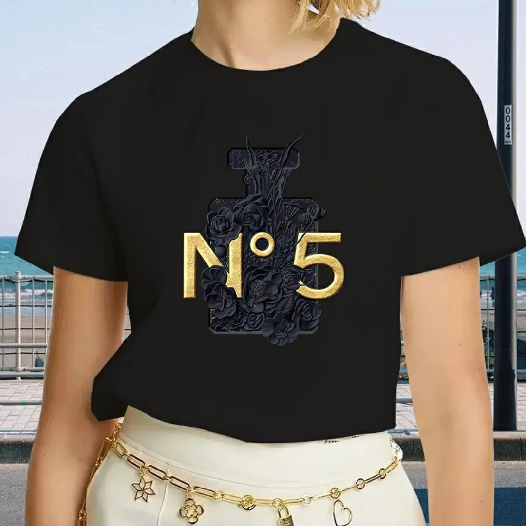 تي شيرت نسائي، عصري ومتعدد الاستخدامات، على أجهة الاتجاهات