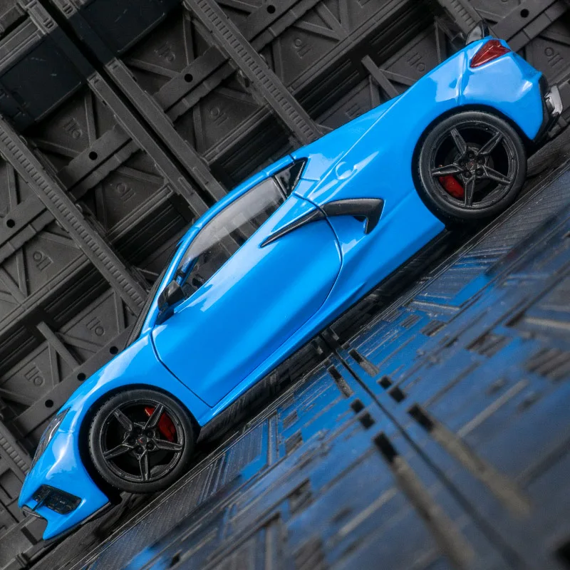 Maisto 1:24 simulation Chevrolet Corvette C8 alloy car model, doors and hood can be opened  rich details, fine workmanship view 6