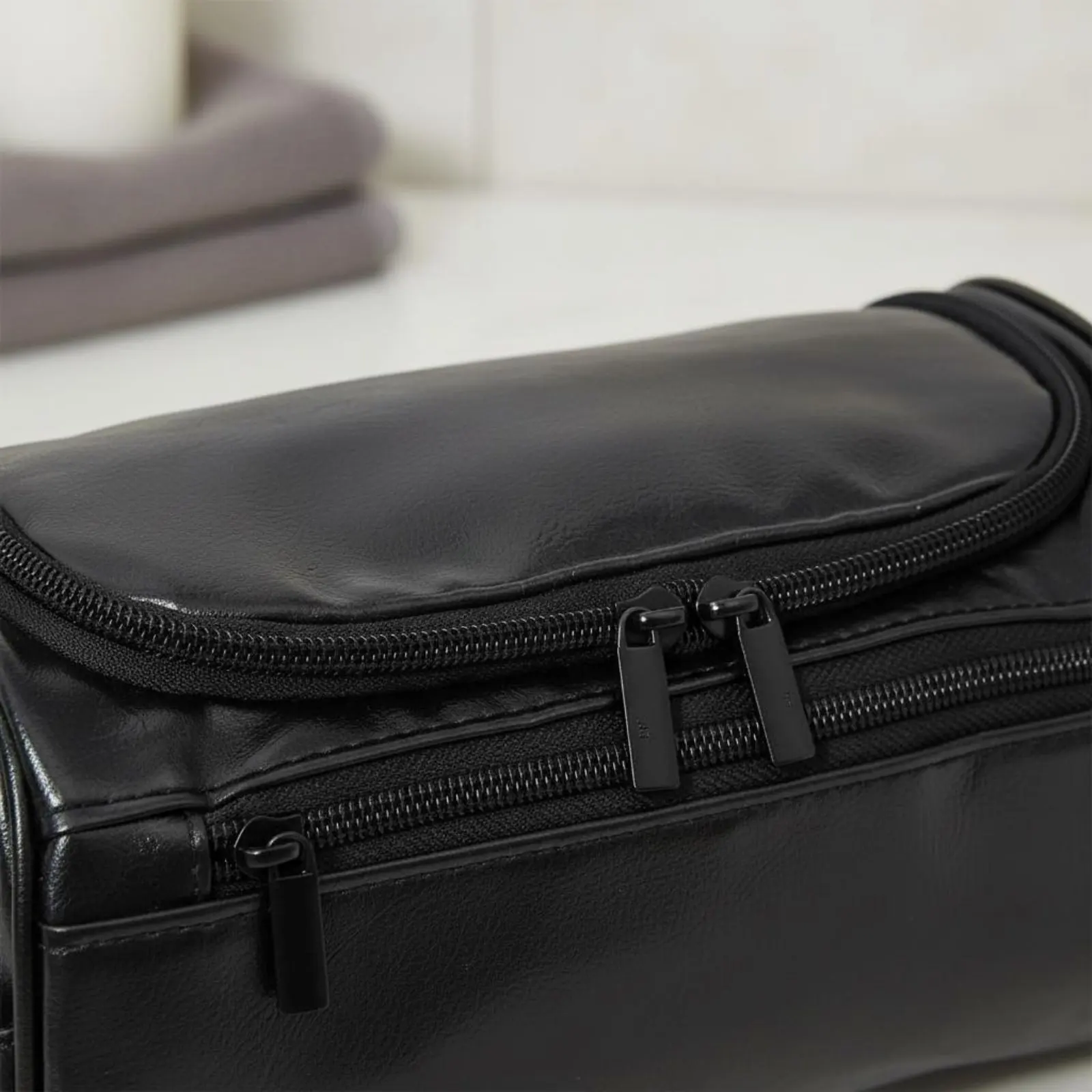 hanging-toiletry-bag-portable-pu-leather-wash-bag-retro-travel-makeup-pouch-multi-compartment-cosmetic-case-for-women-holiday