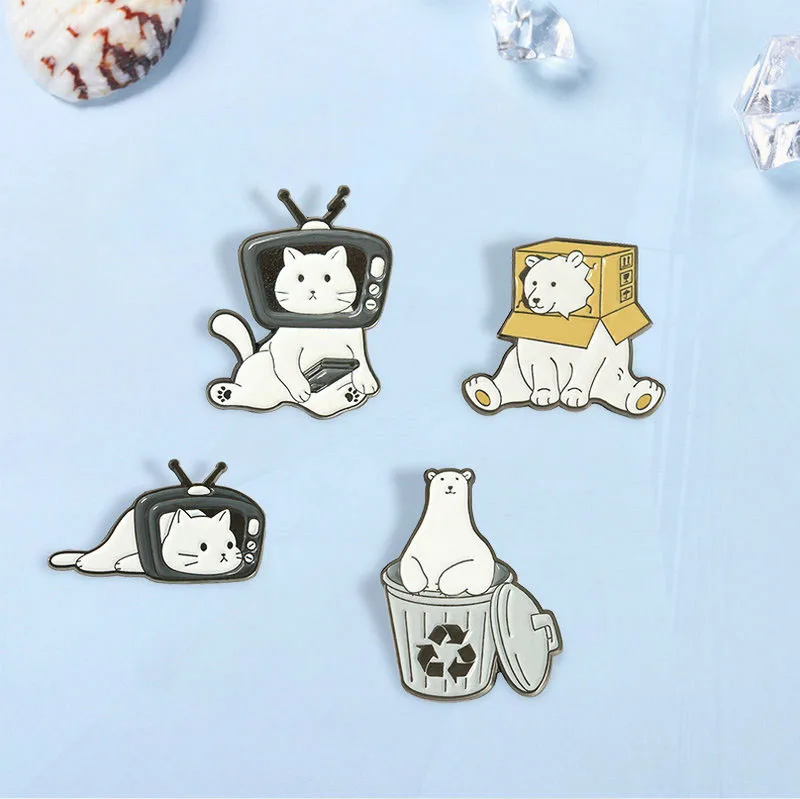 Funny Animals Pin Lapel Badge Bag Cartoon Jewelry Gift for Kid Friend Cat Bear Head In TV Box Enamel Brooch Custom