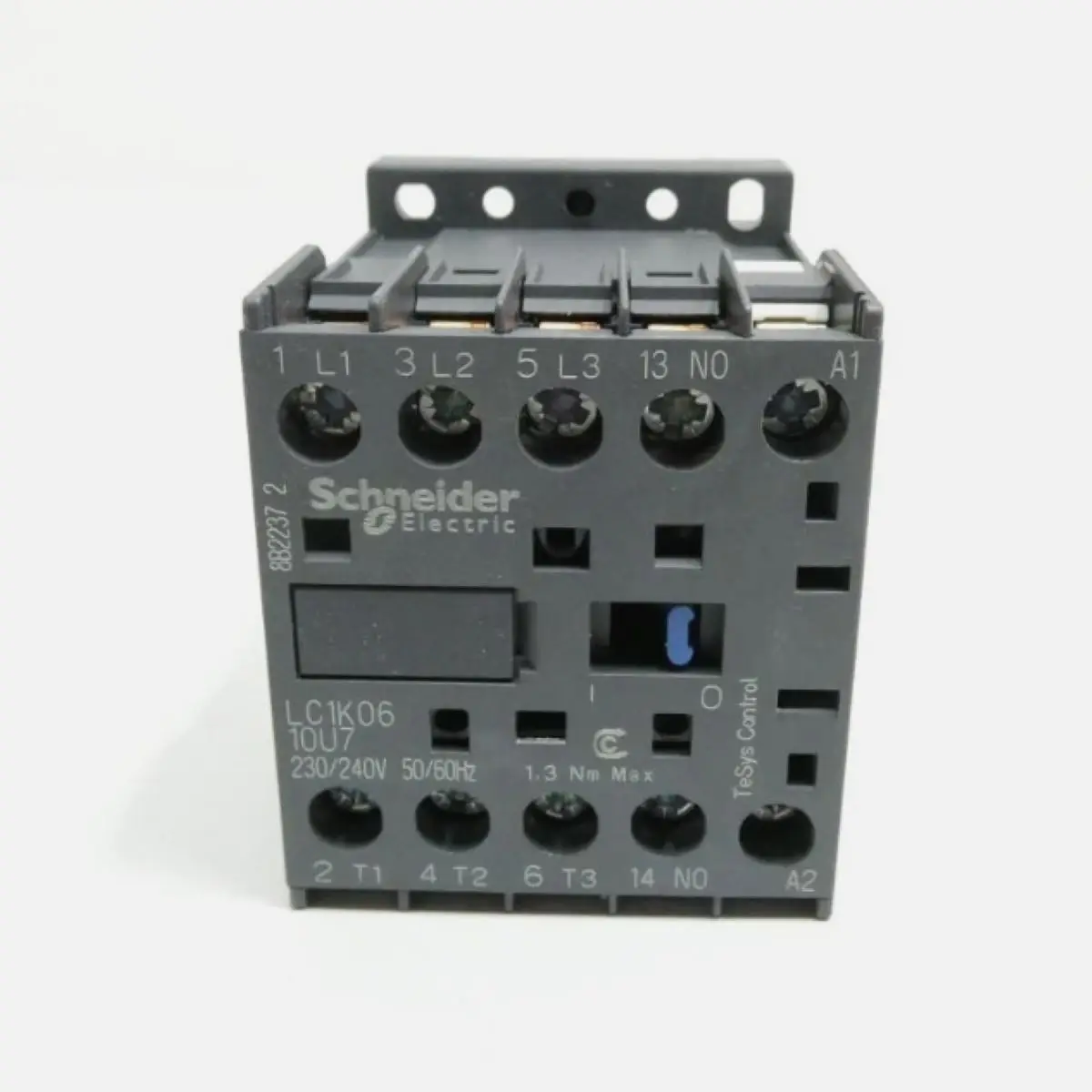 

LC1K0610U7 LC7K0610U7 contactor - 3P - AC-3 = 440 V 6 A - 1 NO aux. - 230...240 V AC coil