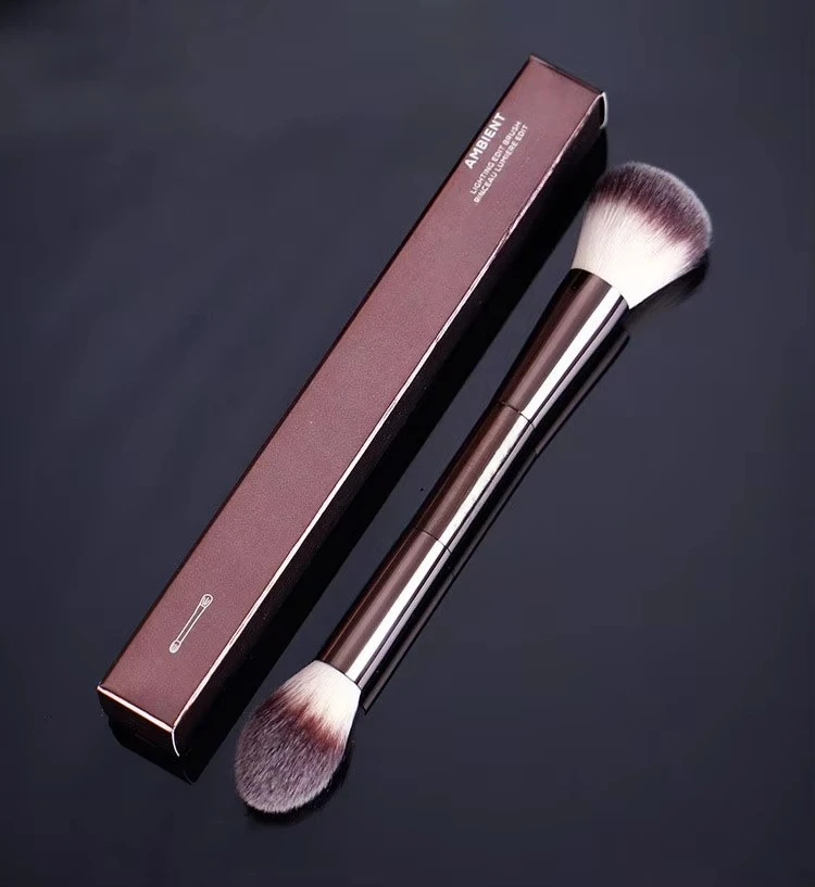 Single Makeup Brush Brown Synthetic Fiber Multi-Functional Powder Blush Brush Full Aluminum Handle Professional Makeup Tool 1 Pc