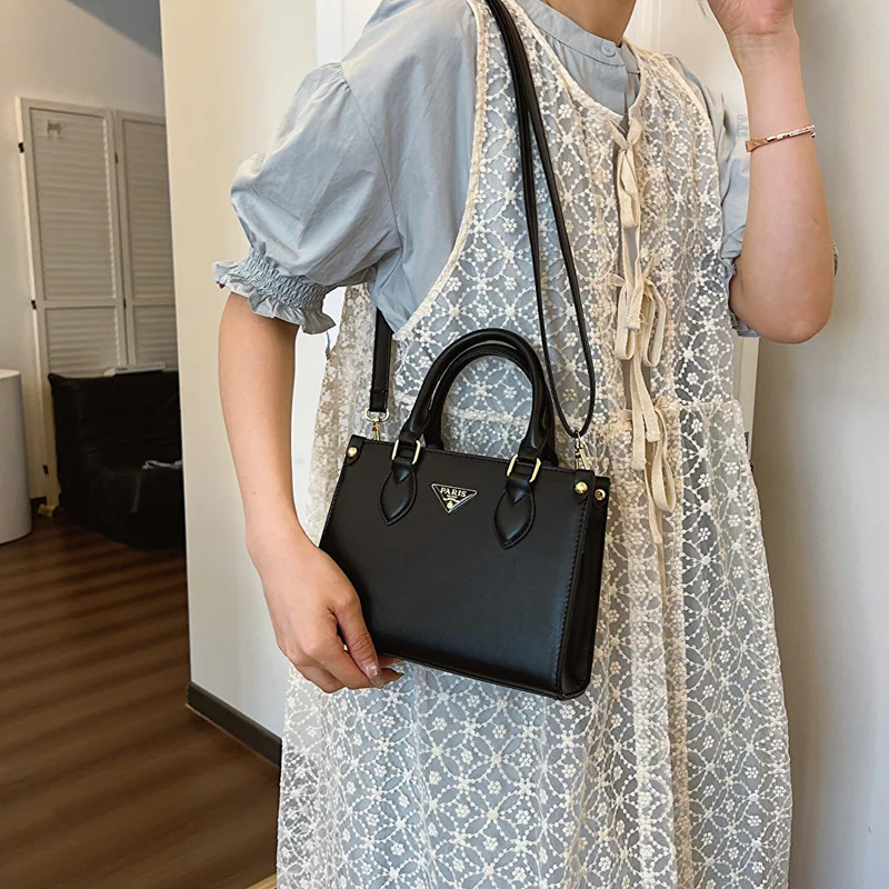 

Women's Vintage Charm Crossbody Bag Classic Retro Monogram Shoulder Bag for Nostalgic Elegance