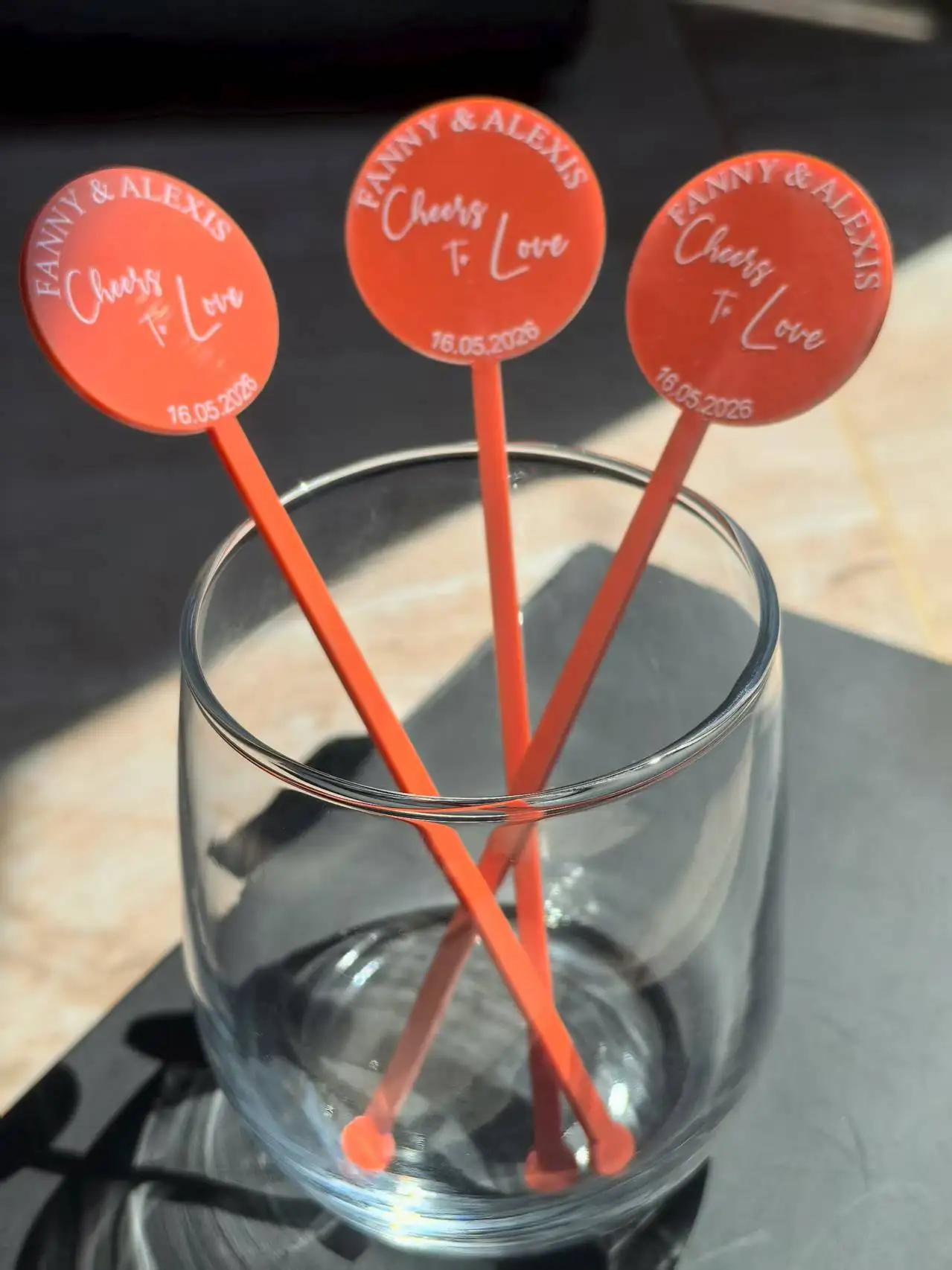 محرك مشروبات الحيوانات الأليفة المخصص، محرك الكوكتيل، هدايا الزفاف، ديكورات الطاولة، أدوات الشرب الأكريليك للحفلات، عصا التحريك التذكارية