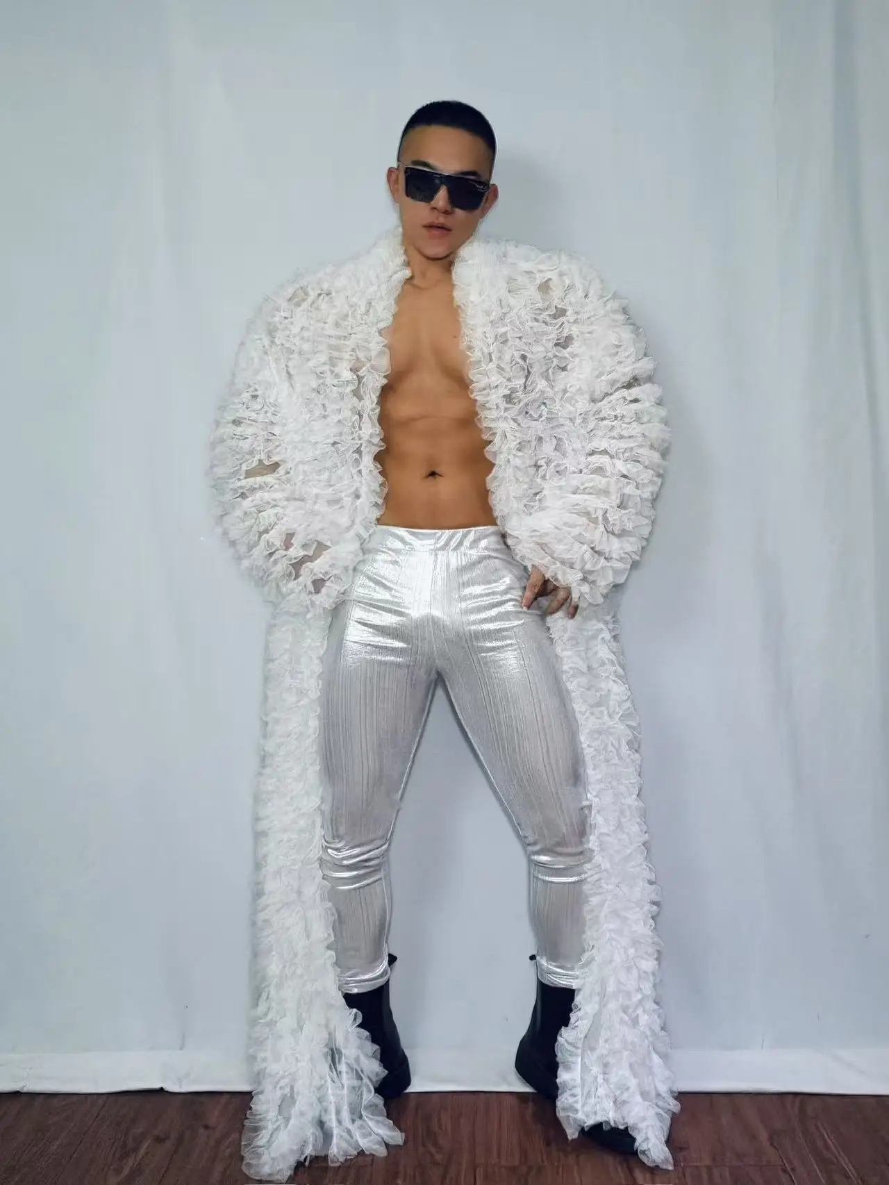 الرجال المغني بار ملهى ليلي الحفل المرحلة زي أسود أبيض رقيق الشاش عباءة السراويل الضيقة مجموعة الرائدة الرقص نموذج المنصة العرض