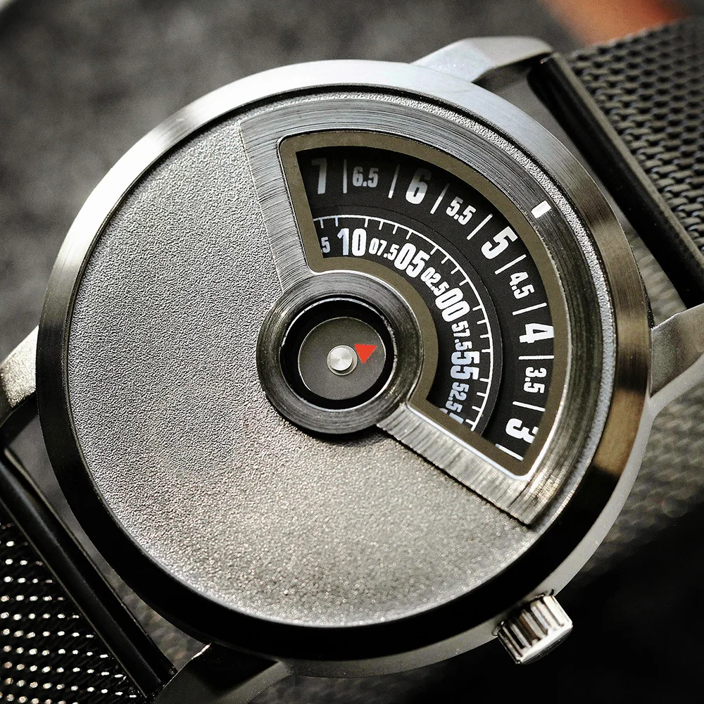 A unisex watch with personality, suitable for both men and women, featuring a unique and avant-garde design