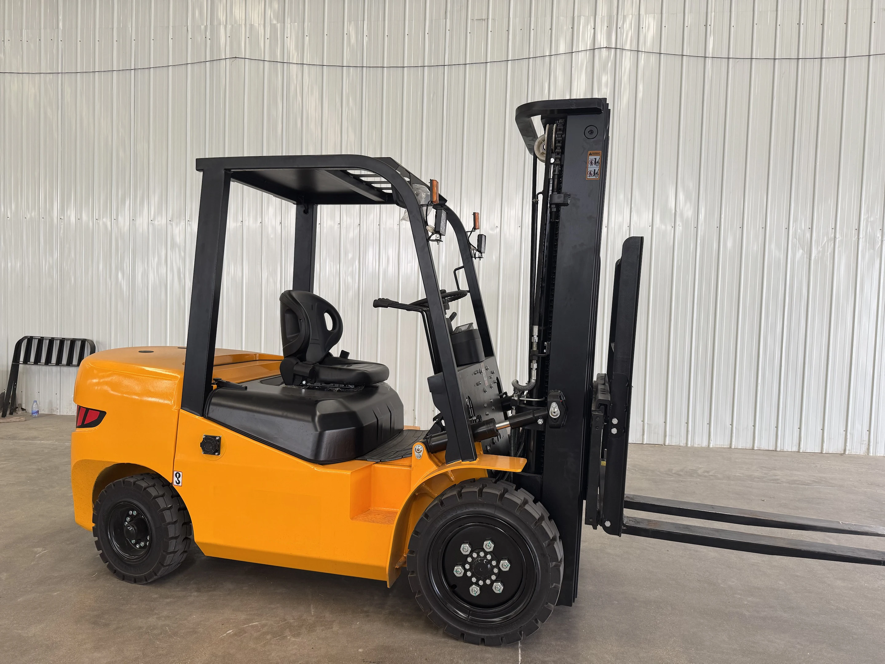 

1.5-Ton Liquefied Petroleum Gas Forklift New Design CE Certified Multifunctional Diesel Forklift for Sale