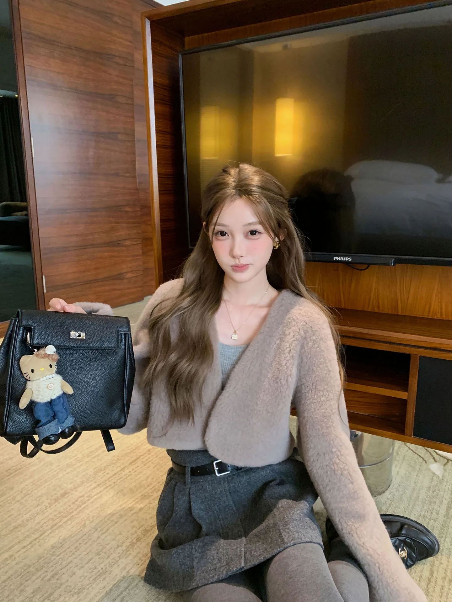 2025年冬 ショートスタイル フェイクファー ジャケット レディース コンパクト レザー＆ファー一体型コート 小さいサイズ カジュアル ルーズフィット