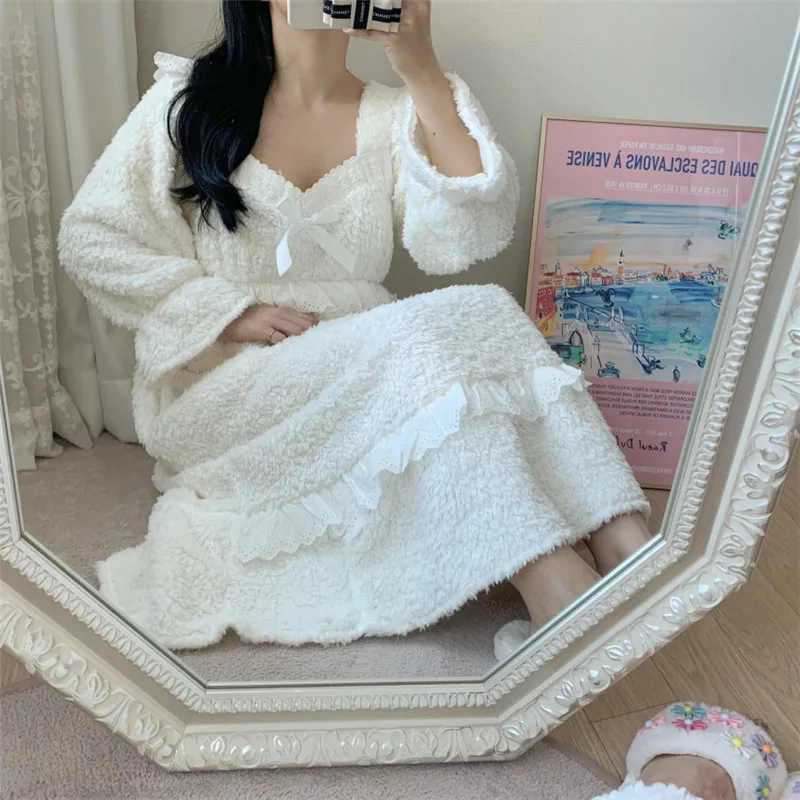 Sweet Princess Style Nightgown Long Coral Velvet Soft Sleepwear Women Winter Soft Home Dressing Gown Lace Ruffles Sleepdress