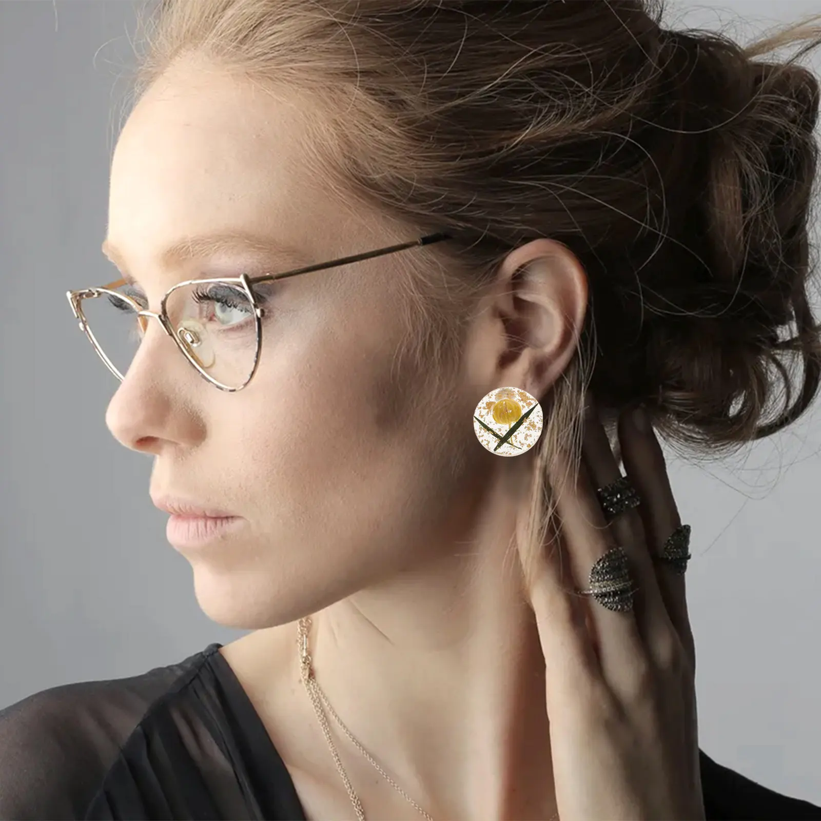 1Pair Gold Foil Dried Flower Ear Studs Creative Spherical Earbobs Exquisite Workmanship Chic Ear Decor for Valentine's Day Ball