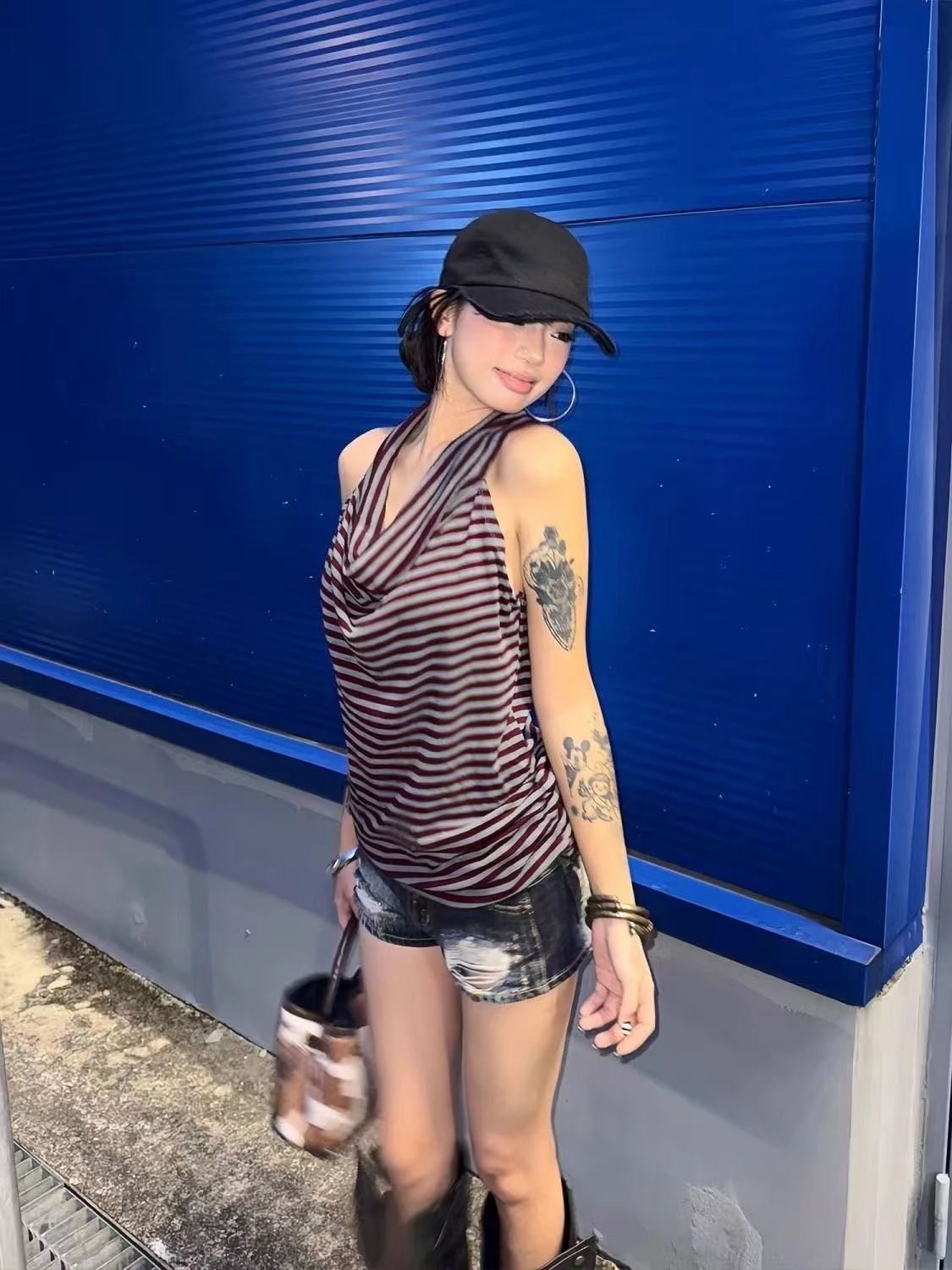 เสื้อวินเทจญี่ปุ่นแขนกุดสำหรับผู้หญิง สไตล์ Y2K เสื้อยืดเข้ารูปสำหรับใส่ไปทะเล เสื้อยืดวินเทจ เสื้อคลุมสไตล์เรโทรสำหรับงานปาร์ตี้ แฟชั่นเกาหลีสำหรับฤดูร้อน