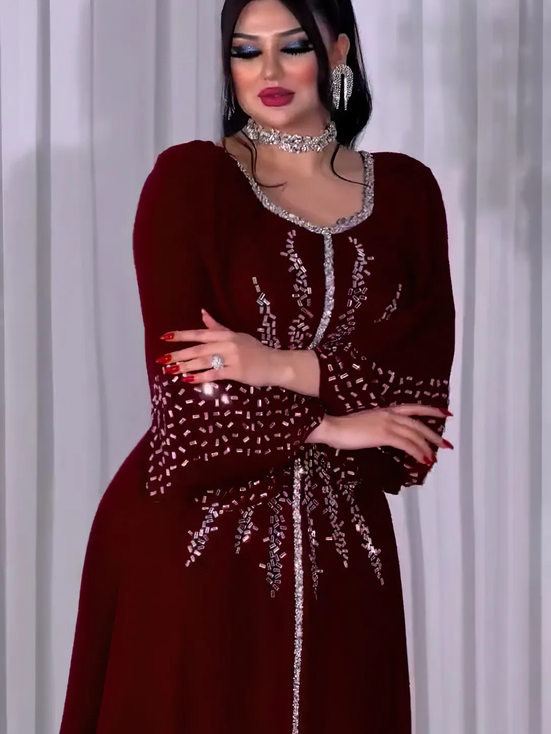 Indonesischer Naher Osten, plissiert, groß, rund, Ne Embellied Chiffon Bubble Sve Dr mit Gürtelkleid, südostasiatische Sl...