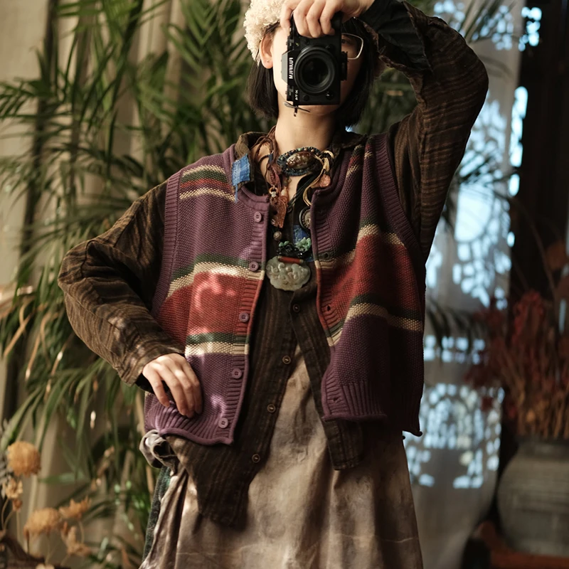 เสื้อกั๊กไหมพรมผู้หญิงสไตล์ลำลอง รุ่นใหม่ล่าสุดประจำปี 2025 สำหรับฤดูใบไม้ร่วง สไตล์วินเทจ คอกลม ลายทาง แขนกุด แบบพื้นฐาน รุ่น M2095
