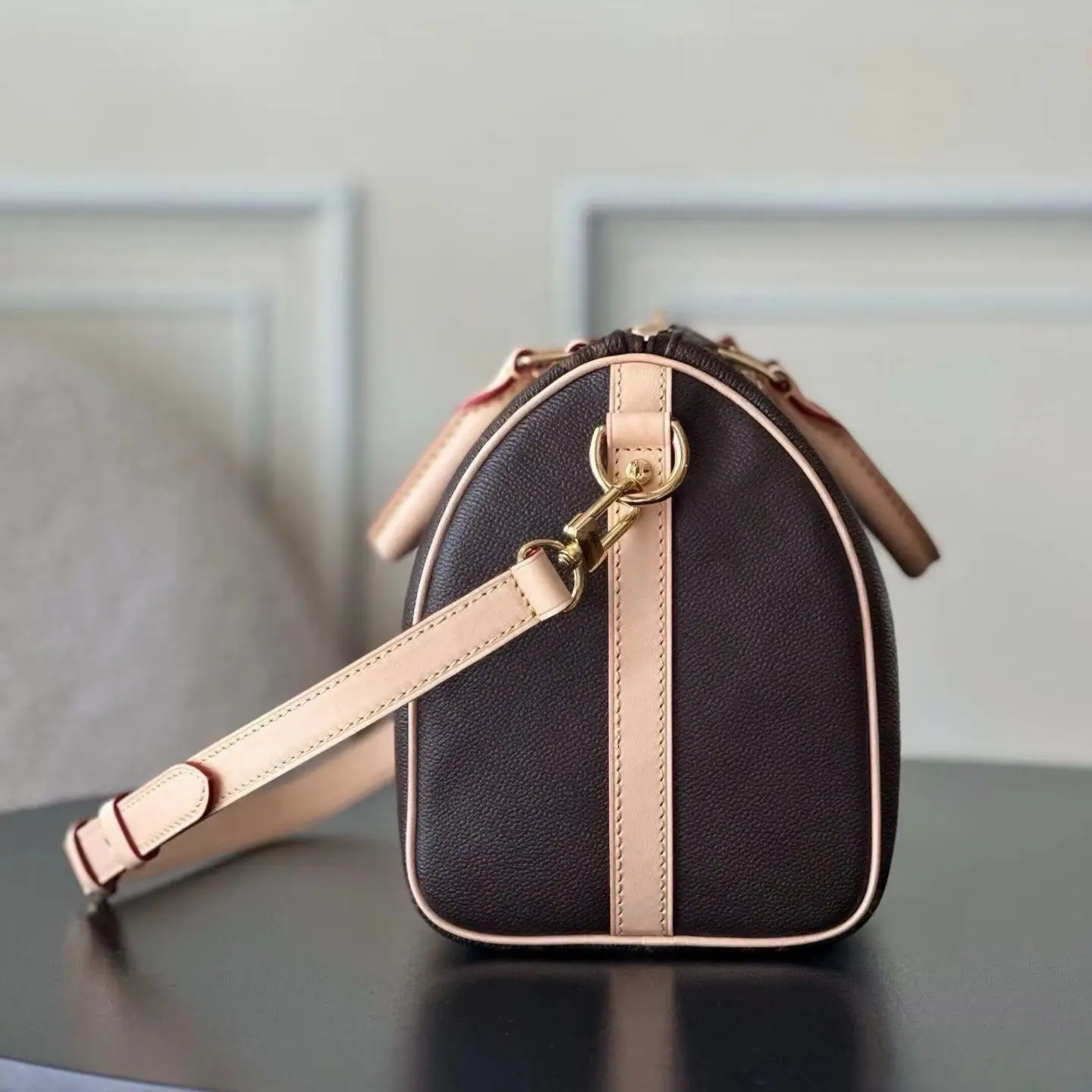 Leather decorative handbag, adjustable wide shoulder strap, gold zipper closure, vintage mini handbag.