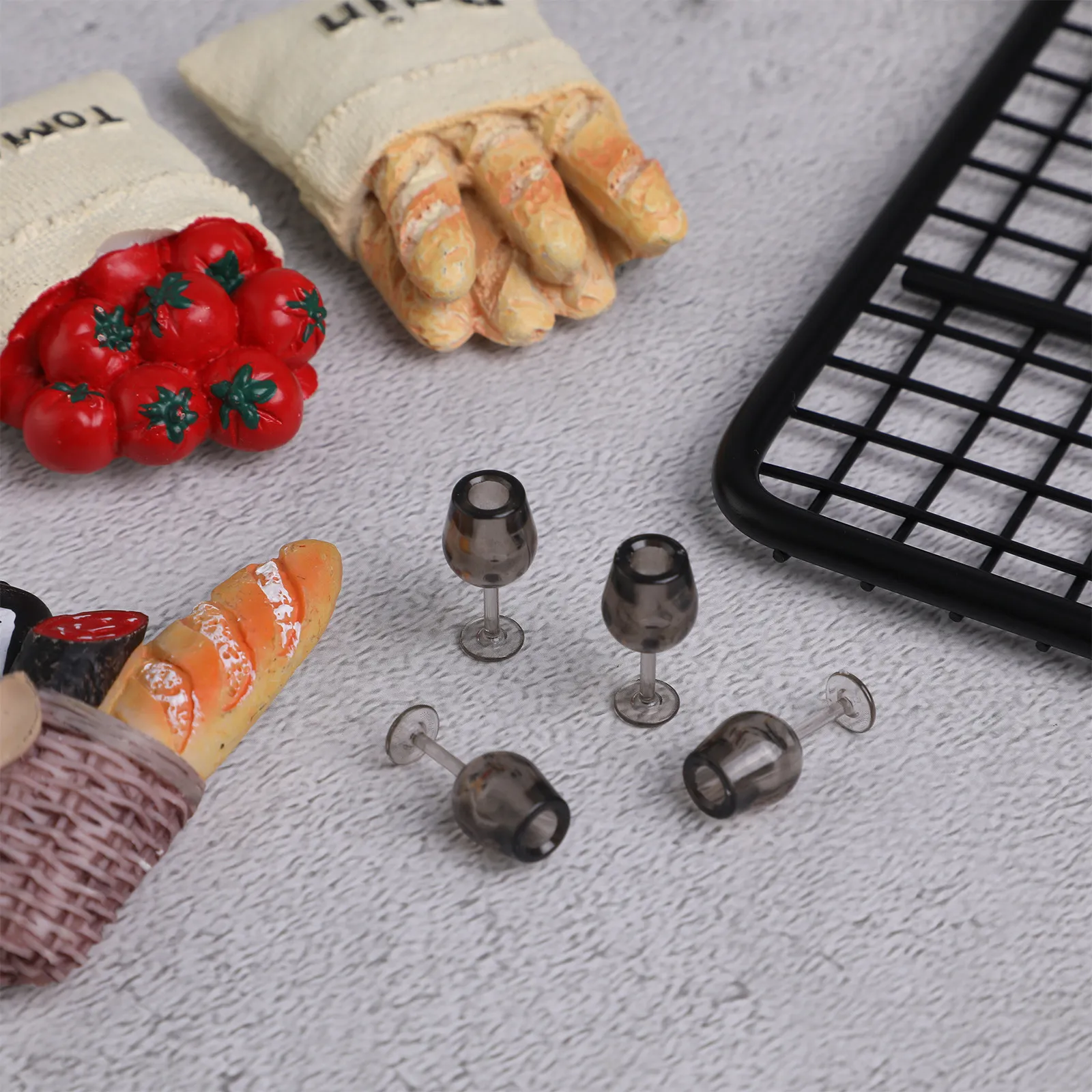 

10Pcs Miniature Wine Glasses Dollhouse Kitchen Decoration Set Lightweight Stylish Tiny Glassware for Interior Styling Home Prop