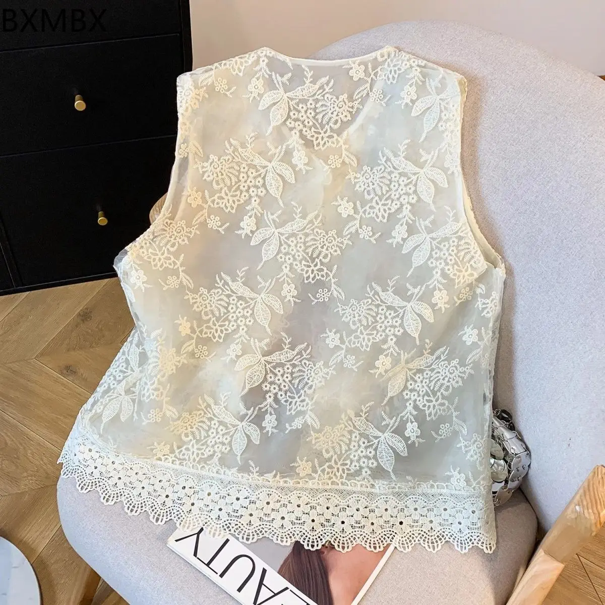 New Chinese Embroidery Crew Neck Vest Women's 2025 Summer New Sleeveless Skinny Jacket Embroidery National Style Lace