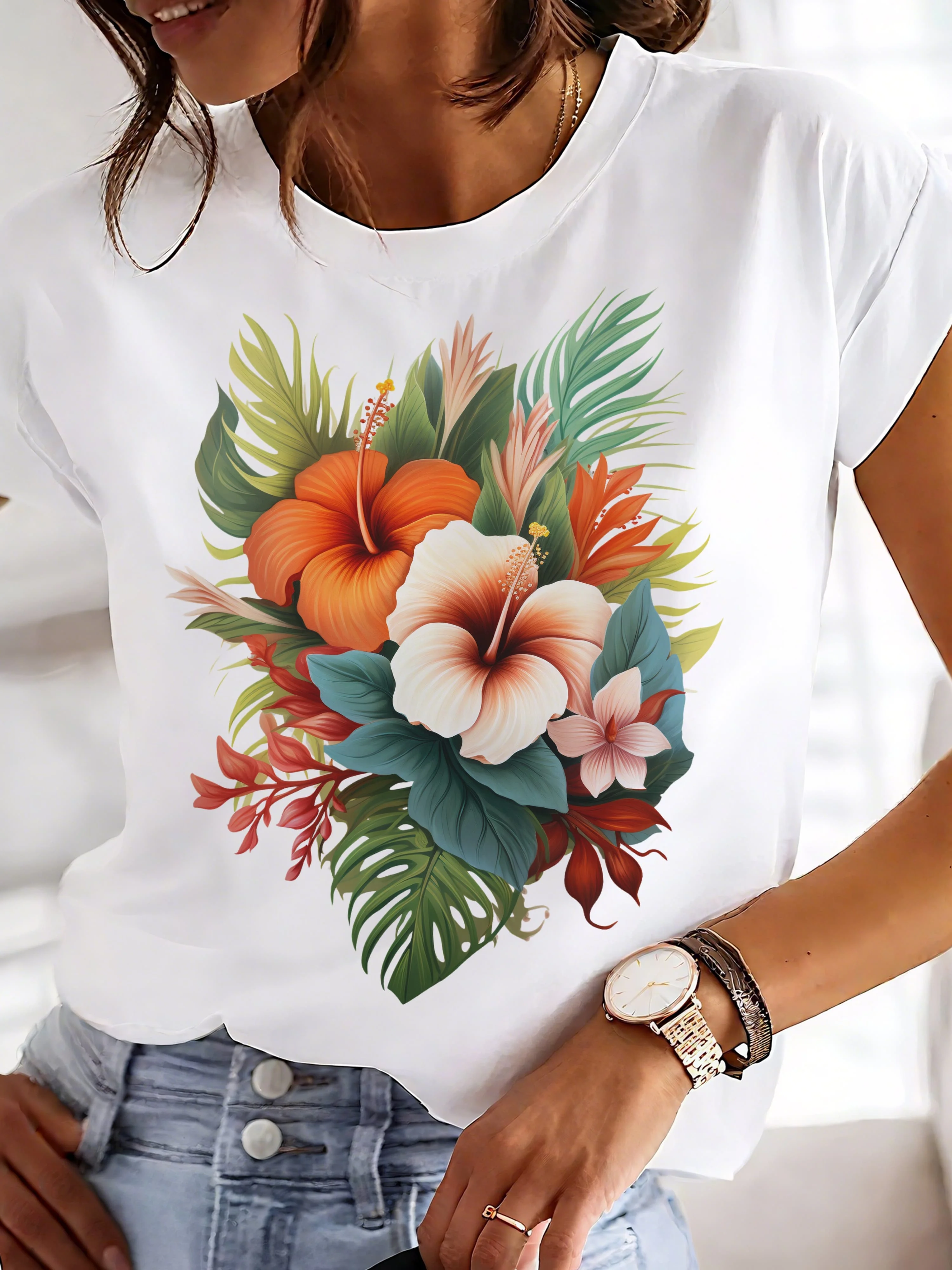 

Женская свободная белая футболка с круглым вырезом и принтом букета, простой стиль для поездок на работу