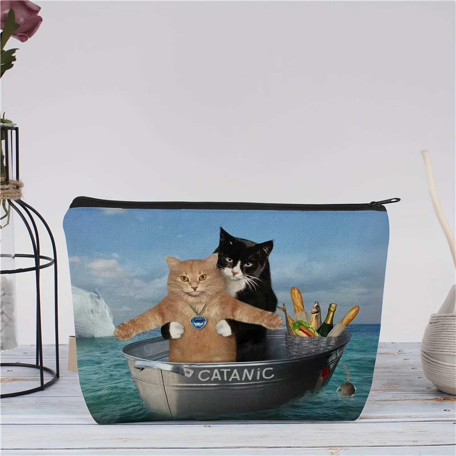 A cat pattern cosmetic bag-cute multifunctional zipper handbag, jewelry storage bag