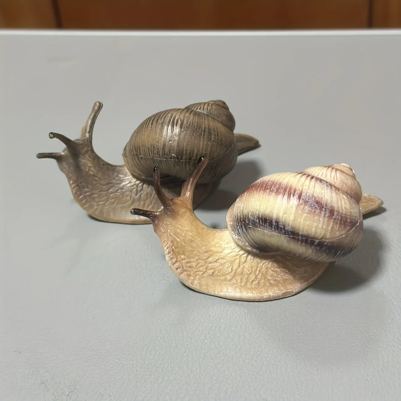 

2PCS Cute Little Snail Statues | Realistic Car-Mounted Potted Plants for Garden Landscape Design, Creative Desktop Animal Snail