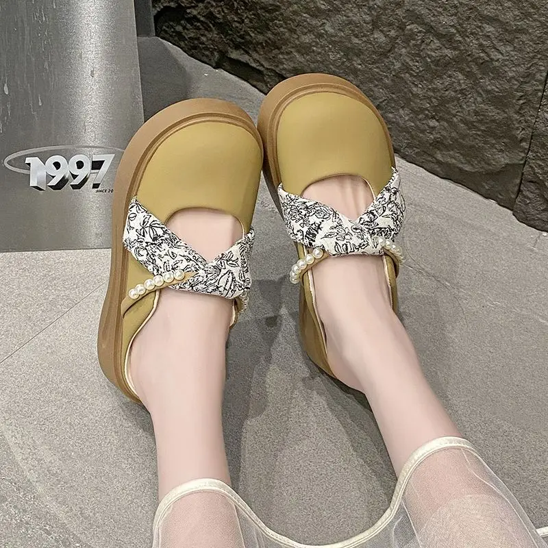 

Повседневная женская обувь, сабо на платформе с жемчужным декором, без шнуровки с круглым носком, новые летние слипоны с бисером, летние тапочки Мэри Джейн