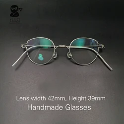 Handcrafted metal unscrewed eyeglass frames with anti blue light photosensitivity and progressive glasses with gray/brown lenses