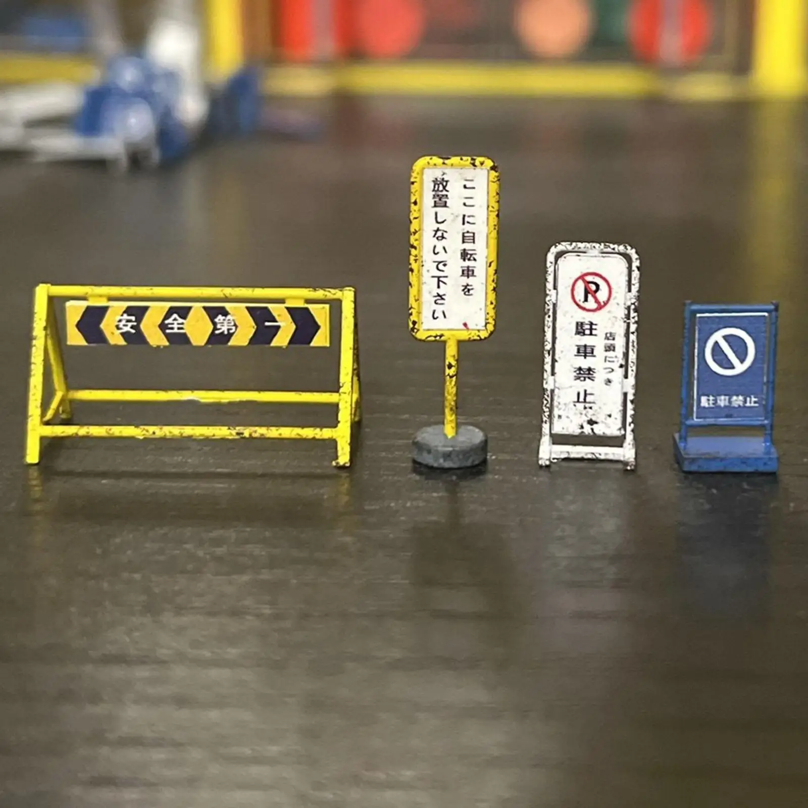 

Модель дорожного знака, масштаб 1/64, классический реквизит для фотосъемки, коллекционные поделки, уличный знак для микроландшафта, декоративные аксессуары