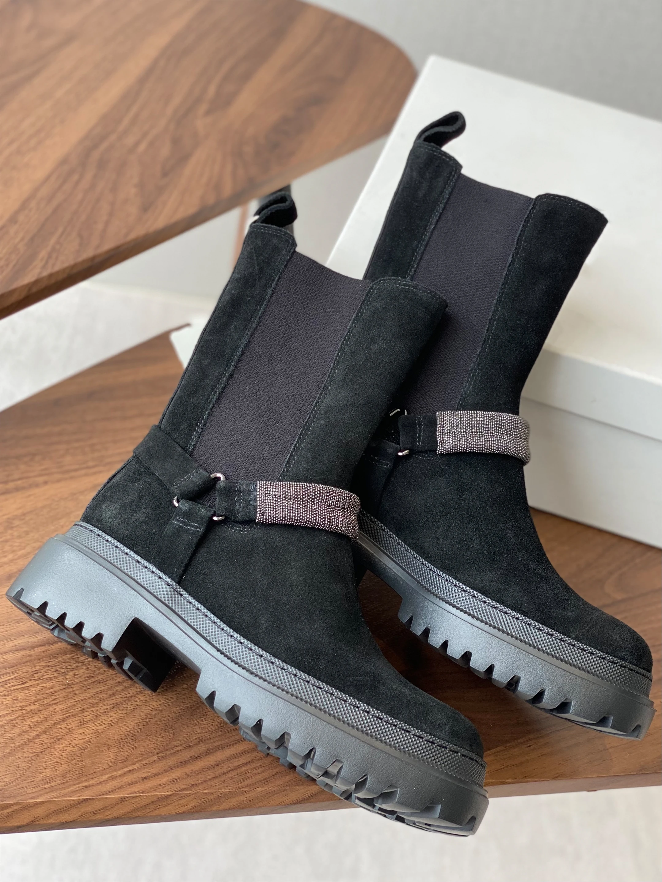 أحذية فاخرة عصرية لخريف وشتاء 2025 نمط جديد مريح راقي فريد من نوعه أنيق وعصري مريح #1