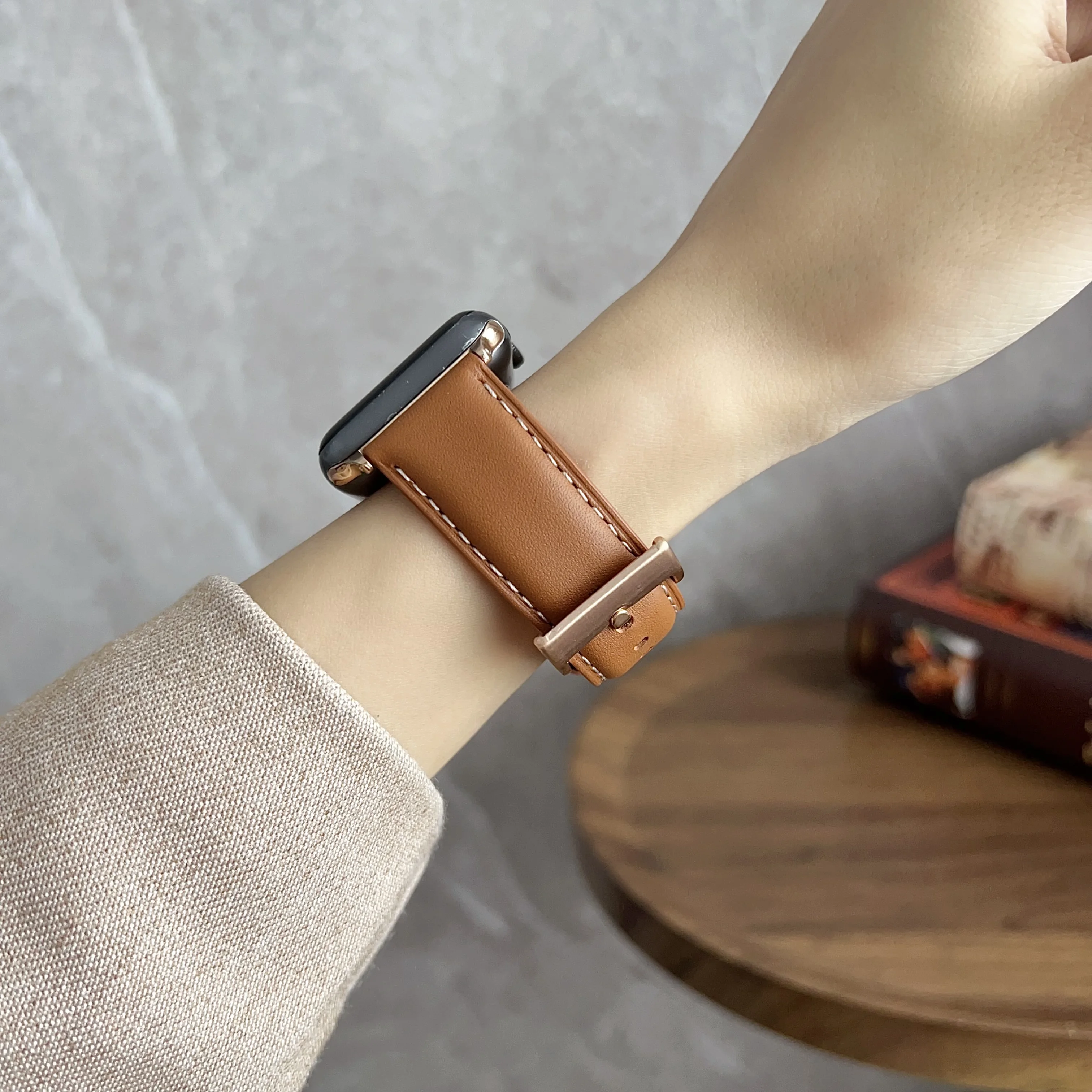 Suitable for Apple Watch S9 and iWatch 7/6/5/se/4/3/2/1 frosted double-sided cowhide strap