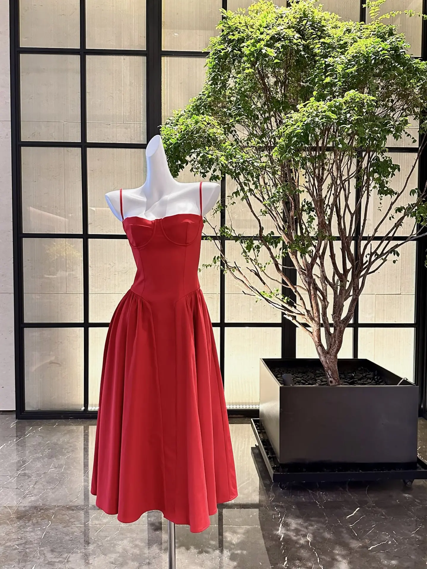 

Women Red Mid-Length Robe Summer 2026 Square Collar Sleeveless High Waist Elegant Ladies Dress