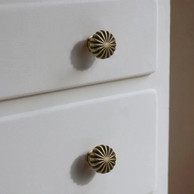 Poignées de meubles en Bronze Antique, poignées d'armoire de cuisine en laiton massif, boutons ronds de tiroir en forme de coquille, poignées de garde-robe
